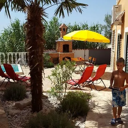 Casa Susanna Nyaraló Kaštelir